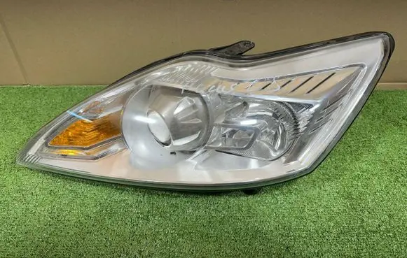 Ford Focus Headlight/headlamp 8M51-13006-AD