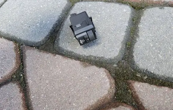 Opel Astra L Headlight level height control switch 98095437ZD