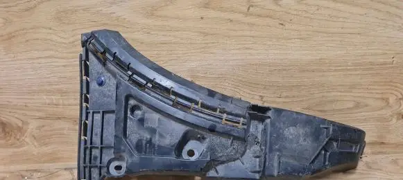Volvo XC90 Front bumper mounting bracket 30698128