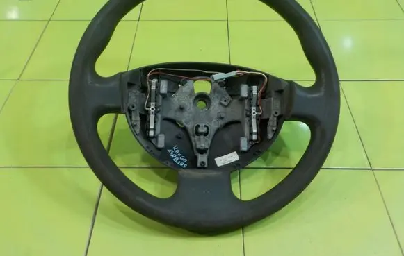 Renault Kangoo II Steering wheel 8200106306 8200282593C