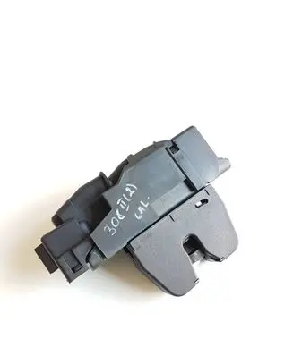 Loading door lock