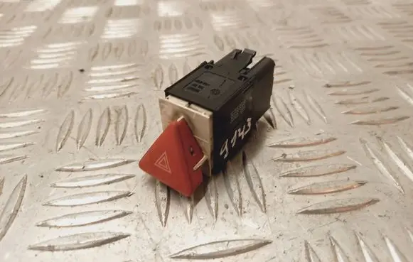 Volkswagen PASSAT B6 Hazard light switch 3C0953509