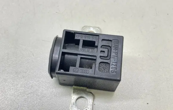 Audi A6 S6 C6 4F Battery relay fuse 4F0915519