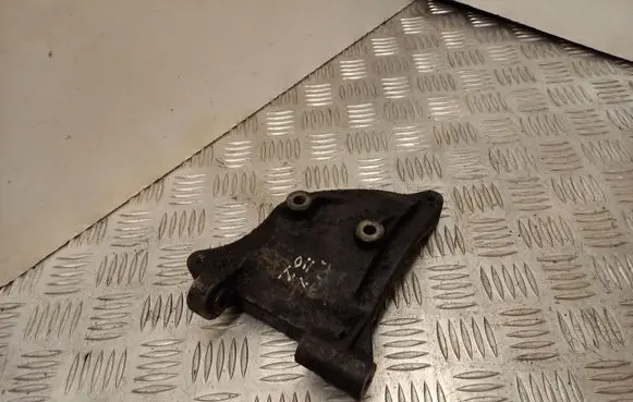 Volkswagen PASSAT B5.5 Engine mounting bracket 059260885F