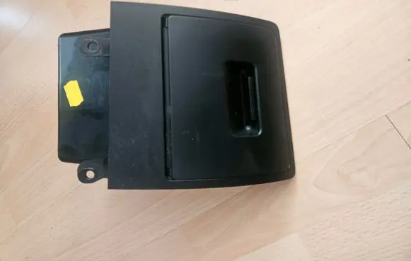 BMW 5 E60 E61 Glove box 585300105 5853001