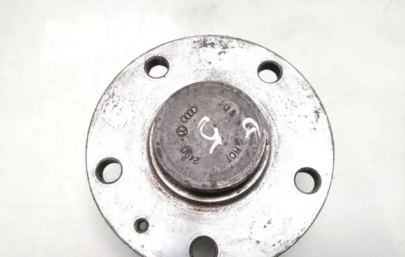 Rear wheel hub