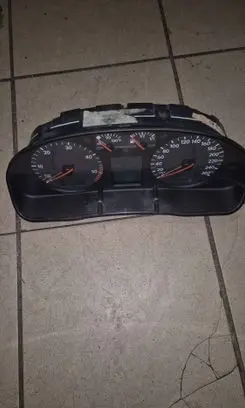 Volkswagen PASSAT B5 Speedometer (instrument cluster) 3B0920822A 110008961