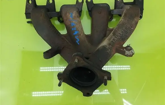 Chrysler PT Cruiser Exhaust manifold 04884450AA