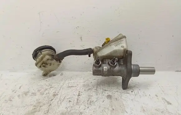 Master brake cylinder