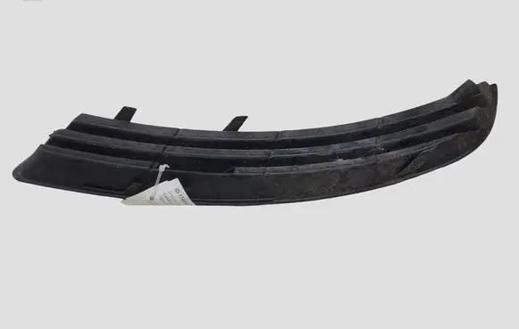 Volkswagen PASSAT B6 Front bumper lower grill 05322453
