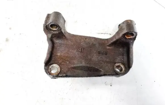 Toyota RAV 4 (XA20) Engine mounting bracket
