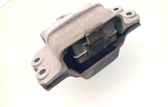 Skoda Octavia Mk2 (1Z) Engine mount bracket 1K0199555T