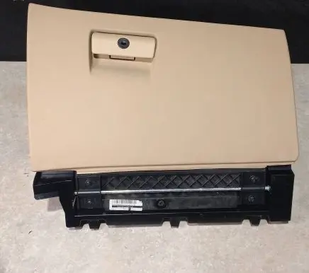BMW X3 E83 Glove box 8209278 1293131 5674497