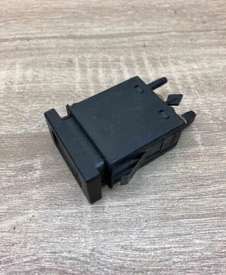 Volkswagen PASSAT B5 Windscreen/window heater switch 3B0959621C