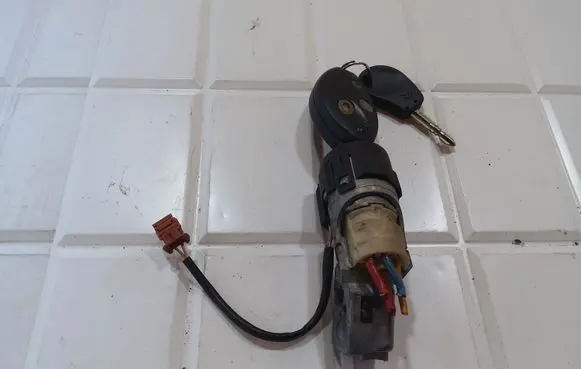 Citroen C5 Ignition lock 9648445180