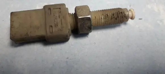 Volkswagen PASSAT B5 Brake pedal sensor switch 443945515