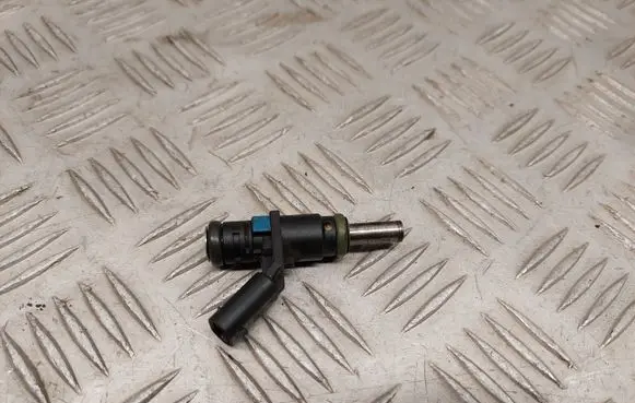 Audi Q7 4M Fuel injector 06E906031A 06E095D