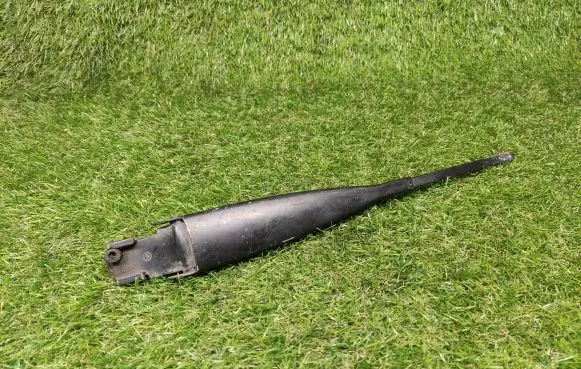 Mercedes-Benz E W210 Front wiper blade arm