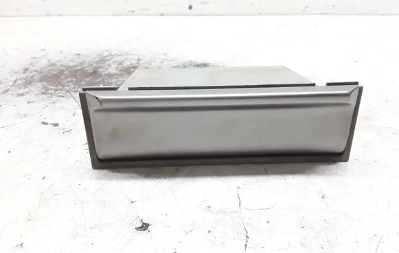 Nissan X-Trail T30 Glove box