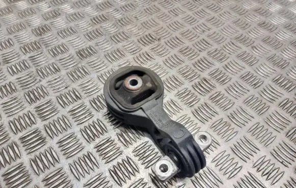 Honda CR-V Engine mount bracket