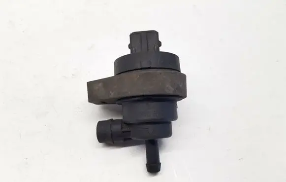 BMW 5 E39 Fuel tank valve 1748875