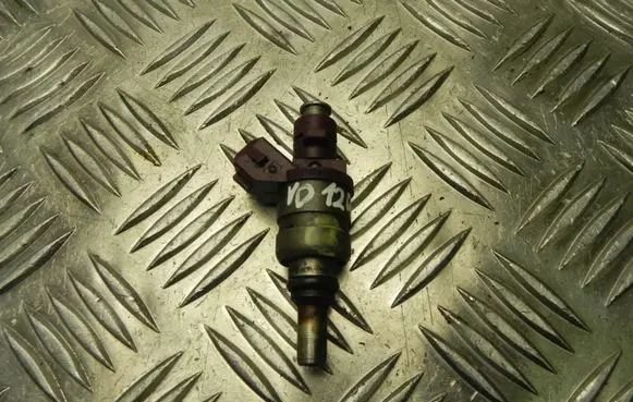 Mercedes-Benz C AMG W204 Fuel injector A2710780023 VD12089