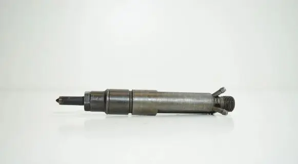 Audi A6 S6 C4 4A Fuel injector 028130201G
