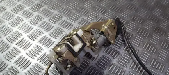 Mazda 323 Front door lock