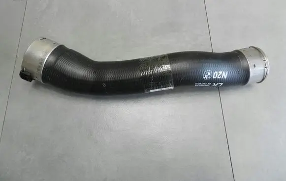 BMW X4 F26 Intercooler hose/pipe 7597591