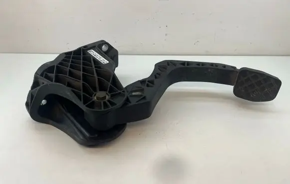 Volkswagen PASSAT B6 Clutch pedal 3C1721059AA