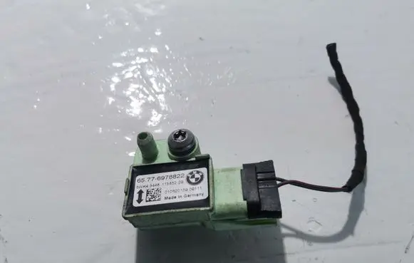 BMW 5 E60 E61 Airbag deployment crash/impact sensor 6978822