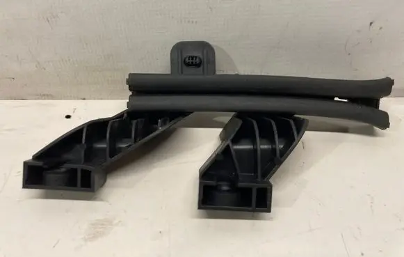 Peugeot 3008 II Front door windshield rail 9811413780