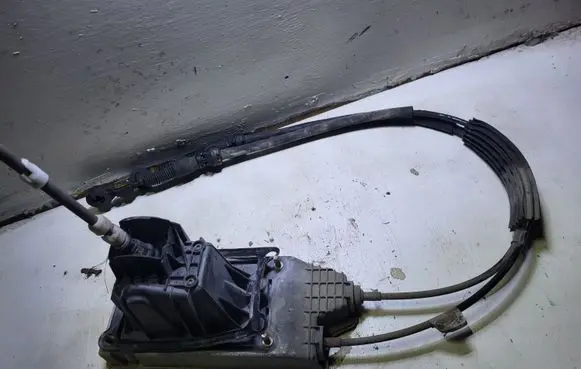 Renault Laguna II Gear shift cable linkage 8200110397