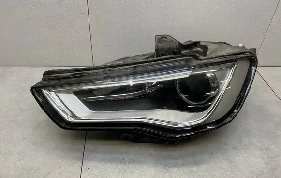 Audi A3 S3 8V Headlight/headlamp 8V0941005A