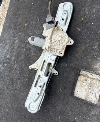 Opel Vectra C Rear door window regulator with motor 106365103 7746003601 13033640