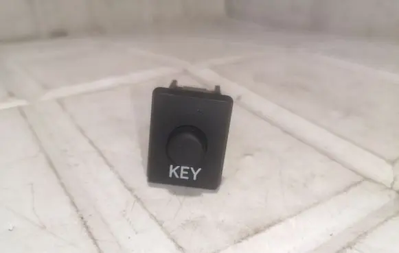 Toyota Prius (XW20) Central locking switch button 15A257