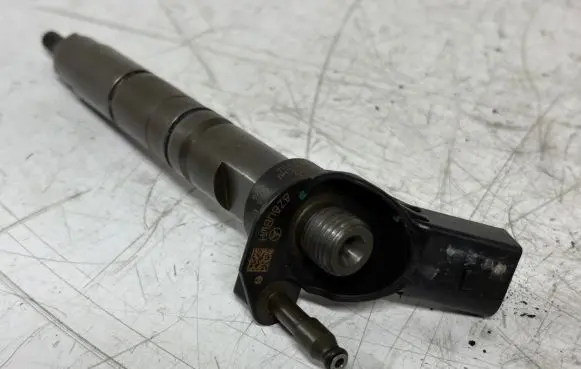 Mercedes-Benz ML W164 Fuel injector 0445116026 A6420701187
