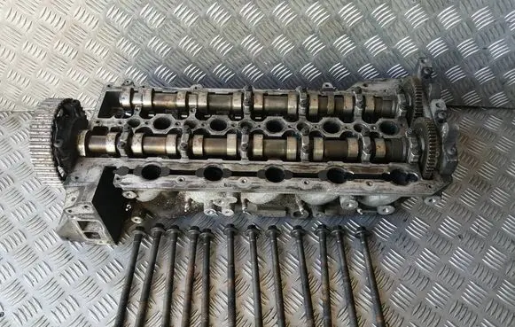 Volvo V50 Engine head 08687846 4903543 4947547