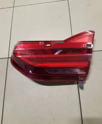 Tailgate rear/tail lights