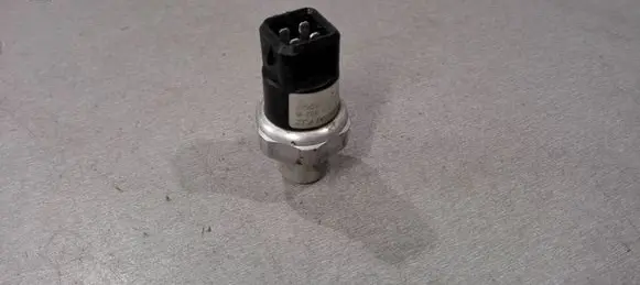 Volkswagen PASSAT B5.5 Air conditioning (A/C) pressure sensor 8D0959482B 10S21 3020ADG2