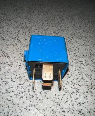 BMW 5 E39 Other relay 8364581