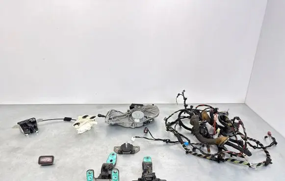 Mercedes-Benz C W205 Tailgate hydraulic set A0997602601 A0999068600 A2059007218
