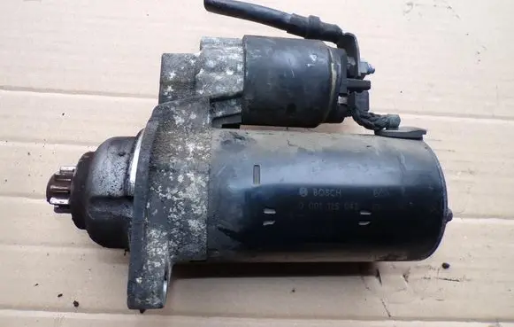 Volkswagen Golf IV Starter motor 02A911024D