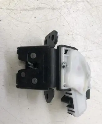 Mazda 3 III Tailgate/trunk/boot lock/catch/latch C6728