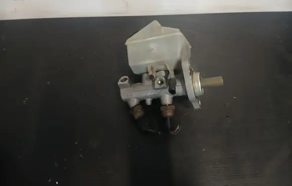 Volvo XC90 Master brake cylinder 8683272