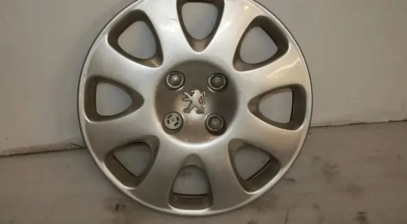 Peugeot 307 R15 wheel hub/cap/trim 9637630680