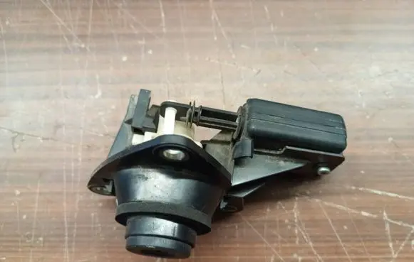 Dacia Duster Tailgate exterior lock 906062426r