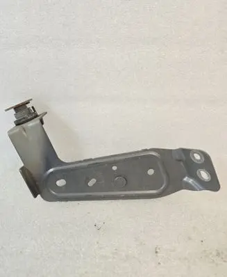 Volvo XC90 Fender mounting bracket
