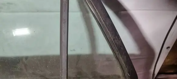 Peugeot 405 Rear vent window glass as2