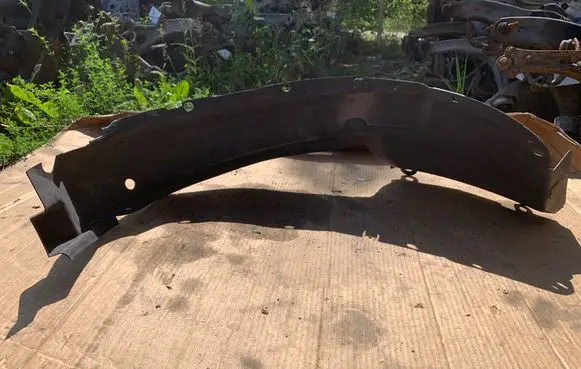Front wheel arch liner splash guards